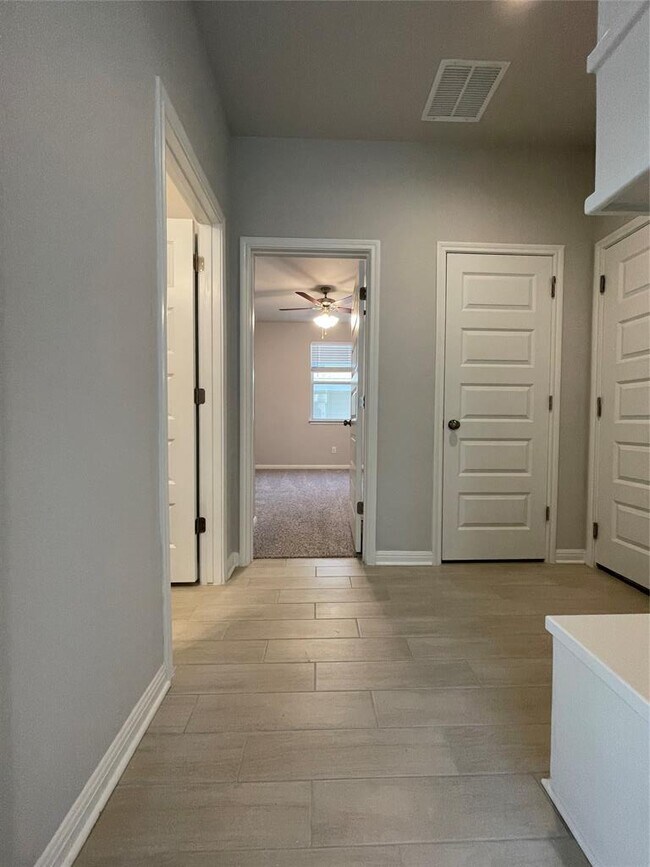 Building Photo - 125 Old Stage Coach Rd