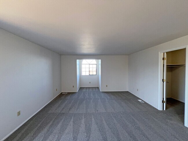 Building Photo - 1507 63rd Ave NE