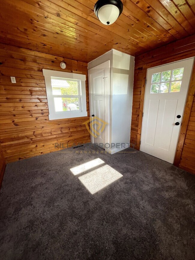 Building Photo - Cozy Anderson 2 Bedroom/1 Bathroom Cottage...