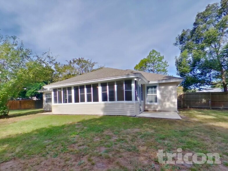 Building Photo - 84092 St James Ct