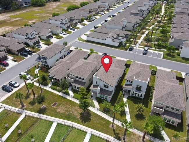 Building Photo - 27 Yale Ave