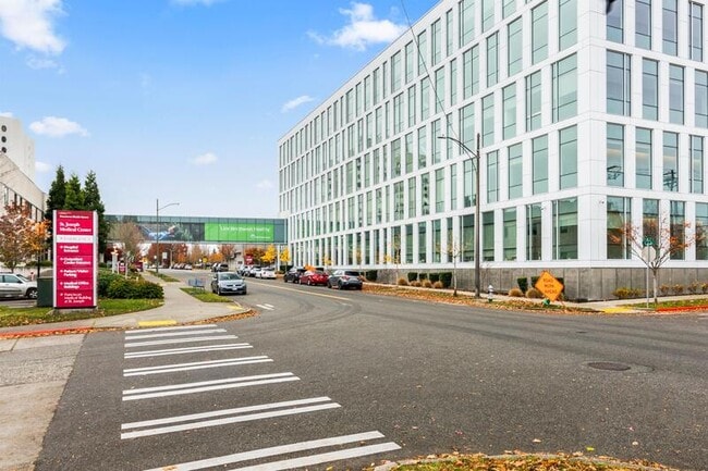 Building Photo - 612 S 18th St