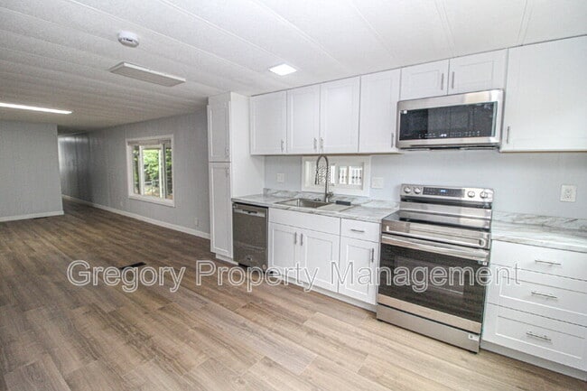Building Photo - 19505 129th Ave NE