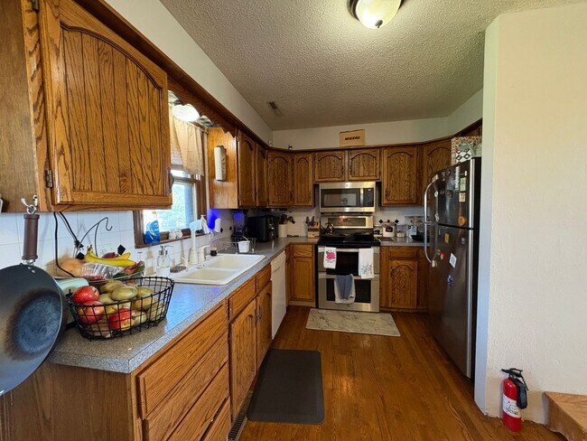 Building Photo - 3+ Bedroom with Basement in Nelson's Ridge