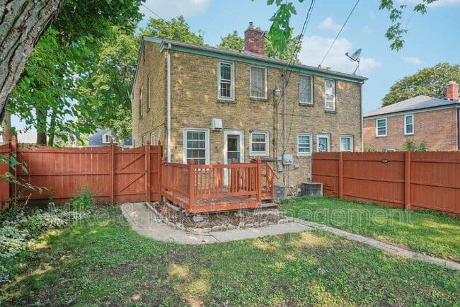 Building Photo - 3860 S Brust Ave