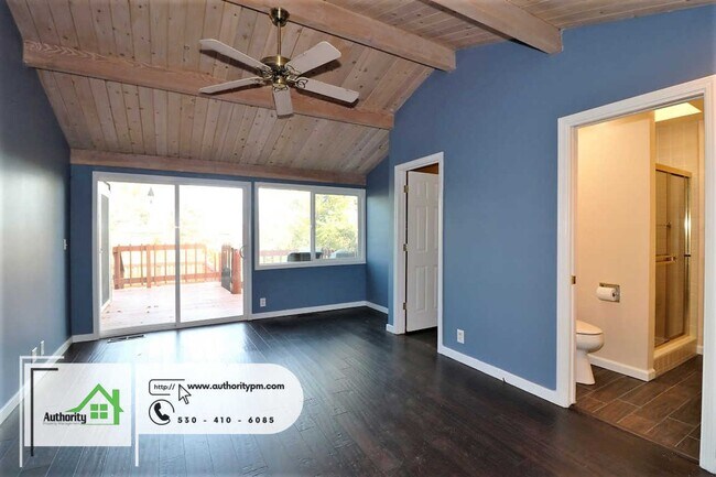 Building Photo - 875 Lakeview Dr