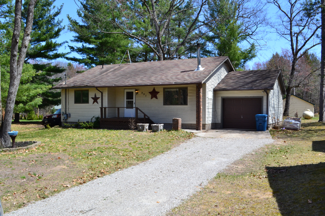 Primary Photo - 221 Vienna Ct