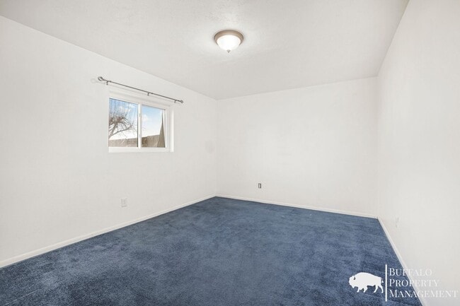 Building Photo - Spacious 6-Bedroom Home with Garden Oasis in Idaho Falls