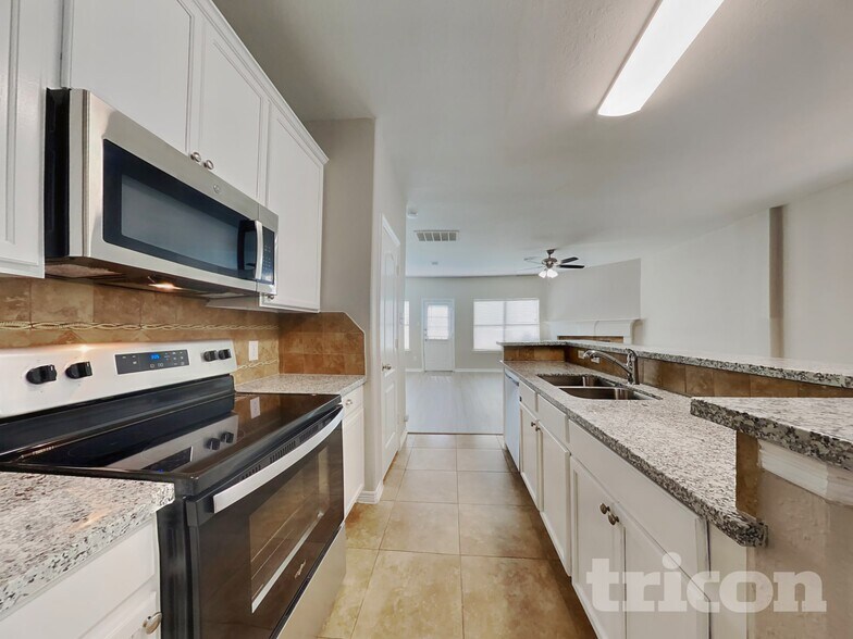 Building Photo - 8026 N Tarrytown Crossing Dr