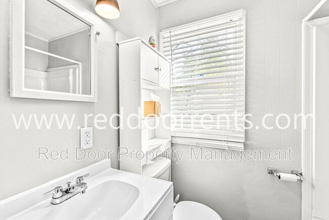 Building Photo - 1449 S Leland Ave