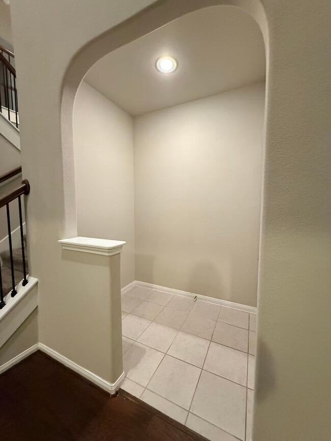 Building Photo - Private docking and lake view in Katy near major highway!