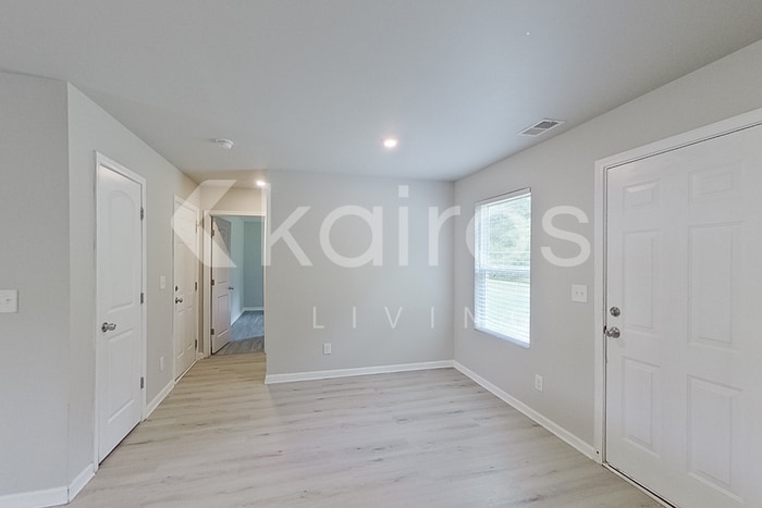 Building Photo - 207 Hawthorn Trail