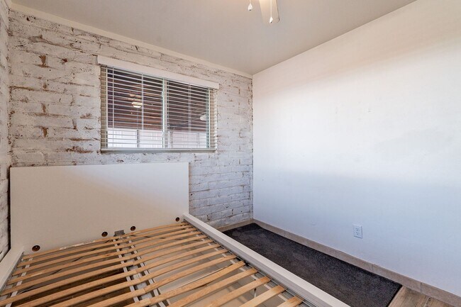 Building Photo - 1148 E Seneca St