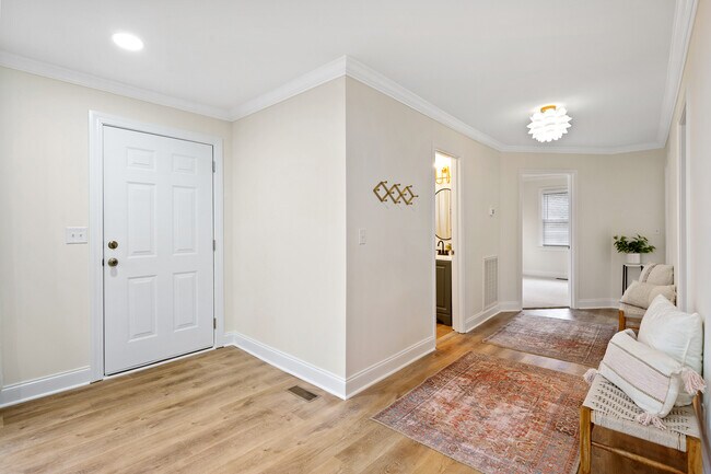 Building Photo - 105 Jasmine Dr