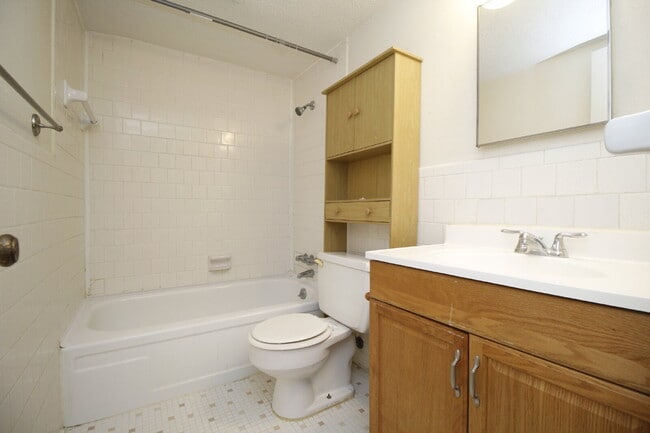 Building Photo - Waterfront Condo with Pensacola Bay Views – Updated 1BR in Quiet Southeast Community | Minutes to...