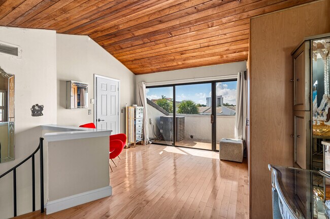 Building Photo - 1005 Bel Air Dr