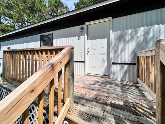 Building Photo - 3 BR 2 BA Near Surf City