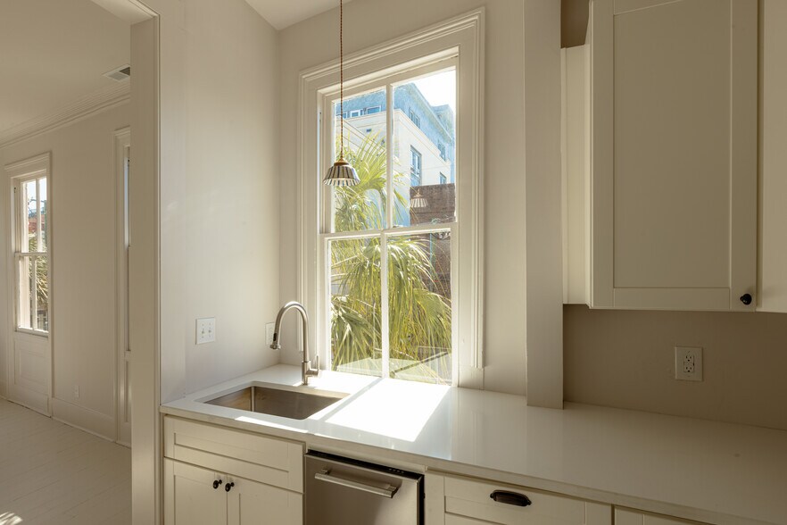 Building Photo - 82 Wentworth St