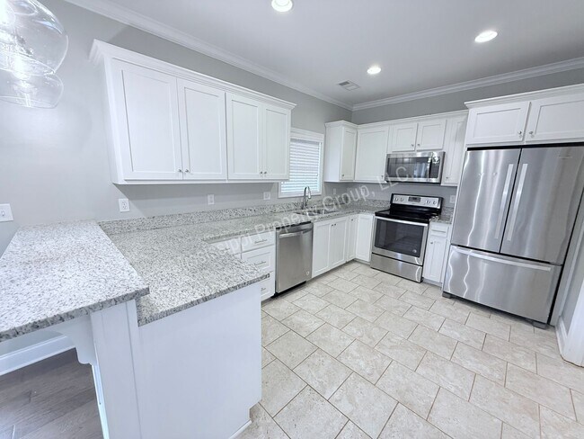 Building Photo - 3BR/2.5BA Home