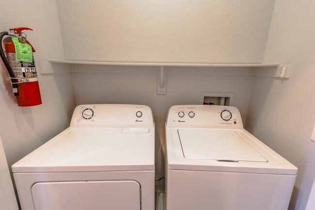 Building Photo - 3 Bed, 2 Bath, 1 Car Aliante Condo