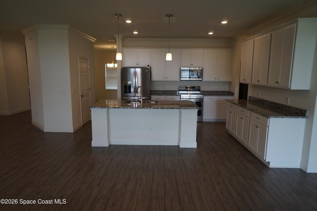 Building Photo - 153 Oakcrest Ave NE