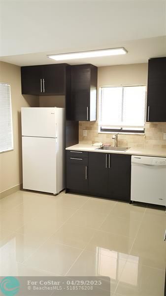Building Photo - 213 Lakeview Dr