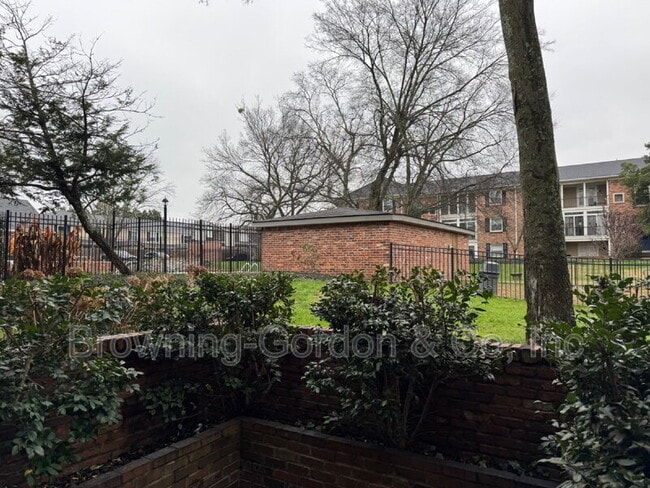 Building Photo - 5025 Hillsboro Pike