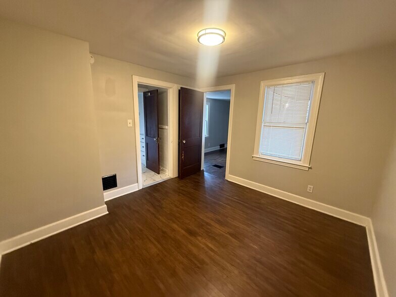 Building Photo - 34 Sunset St