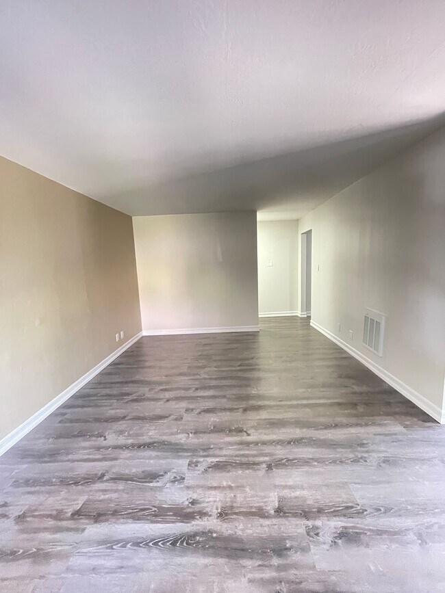 Building Photo - 00590