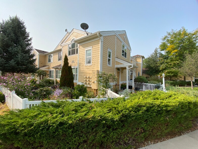 Building Photo - 2059 Grays Peak Dr