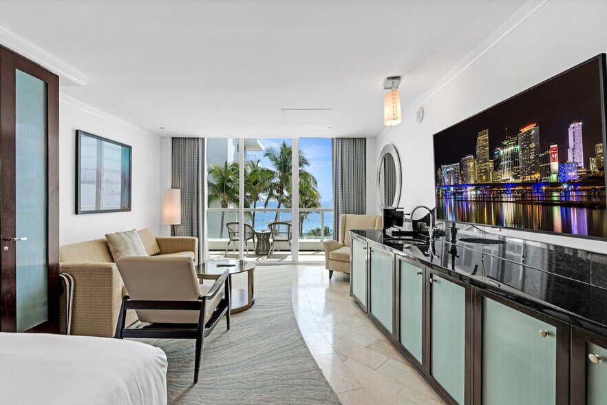 Building Photo - 4391 Collins Ave
