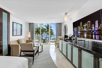 Building Photo - 4441 Collins Ave