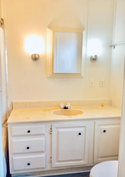 Building Photo - 6345 N Dona Ana Rd