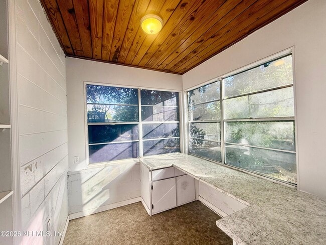 Building Photo - 7118 Pellias Rd