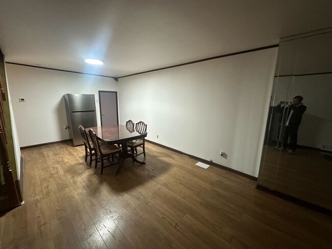 Building Photo - 2439 S Iseminger St