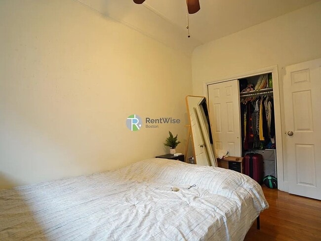 Building Photo - 531 Beacon St