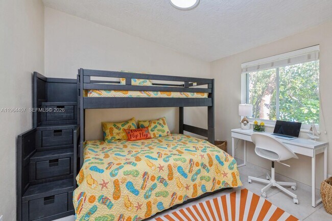 Building Photo - 133 E Silver Palm Ave