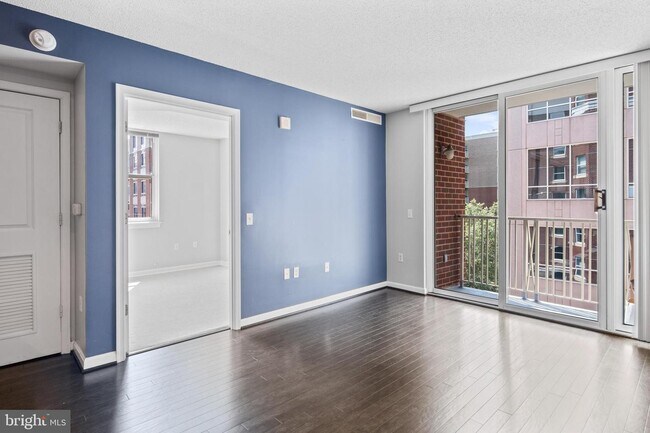 Building Photo - 880 N Pollard St