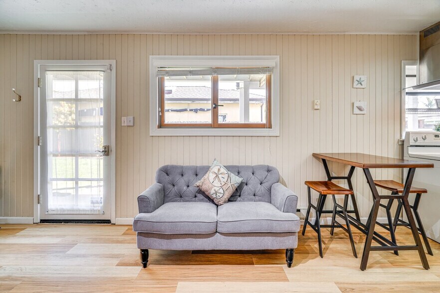 Building Photo - 705 Alsace Lorraine Ave