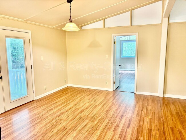 Building Photo - 435 Sherwood Rd