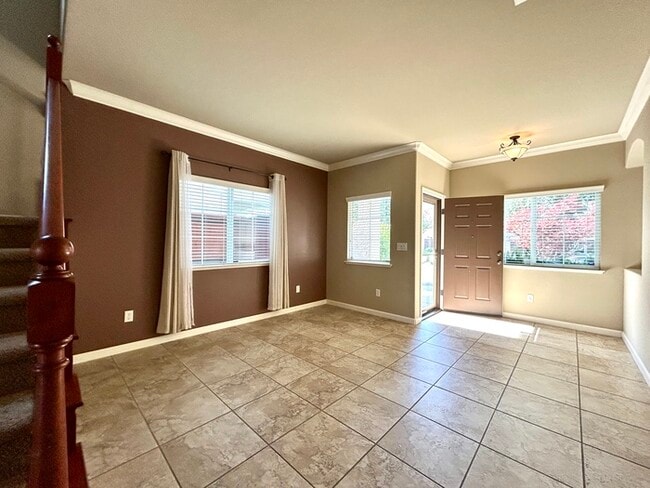 Building Photo - Beautiful 3 Bedroom 2.5 Bathroom in Gated ...