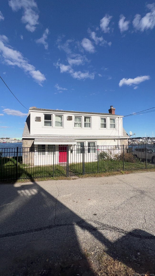 Primary Photo - 204 Pequot Ave