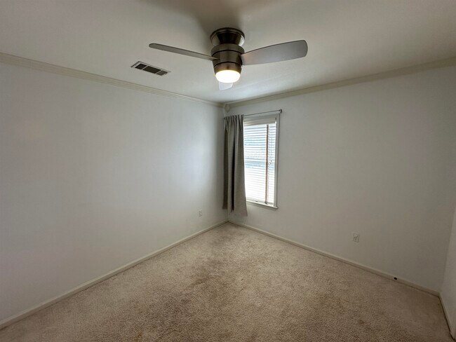 Building Photo - 1054 Island Dr