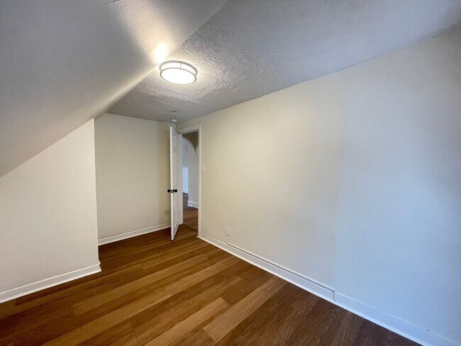 Building Photo - 33 Malvern St