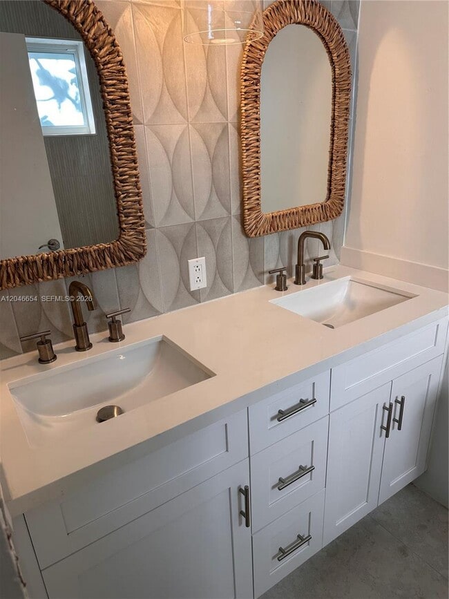 Building Photo - Cotorro Avenue, Coral Gables, FL 33146 - 3 BR 2 BA single-family home