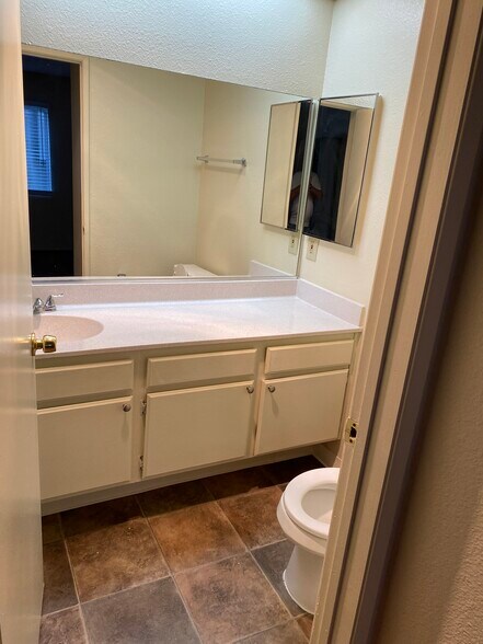 Building Photo - 200 W Chestnut St