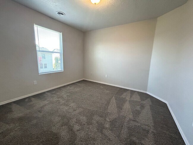 Building Photo - Discover Tranquil Living at Ariposa Park: 4BR, 2.5BA Home