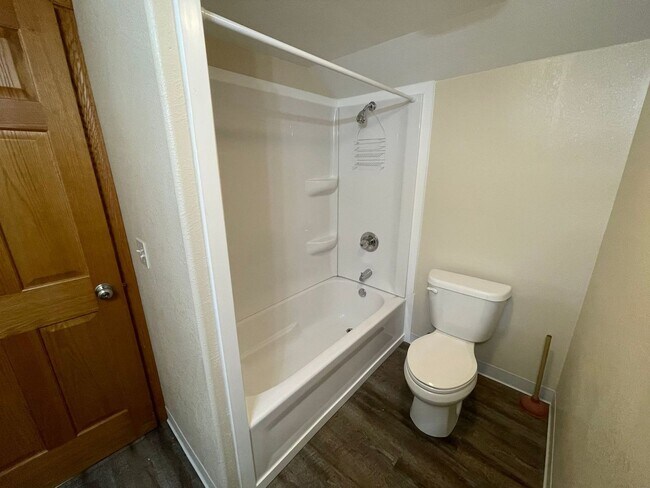 Building Photo - 416 N 15th Ave E