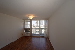 Building Photo - 1315 Kalakaua Ave