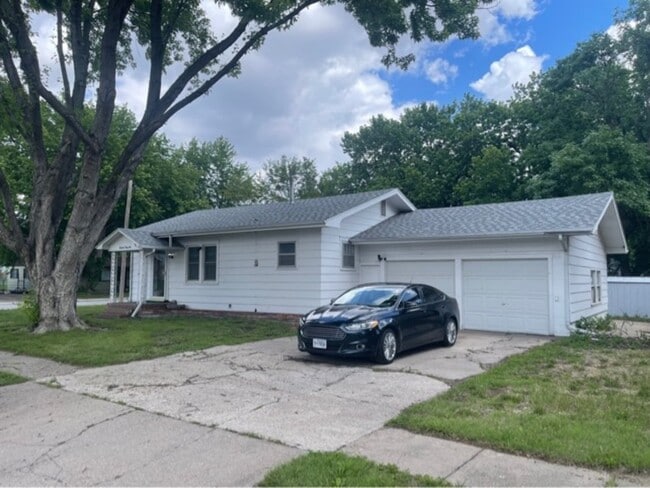 Primary Photo - 1346 N Hewett Ave